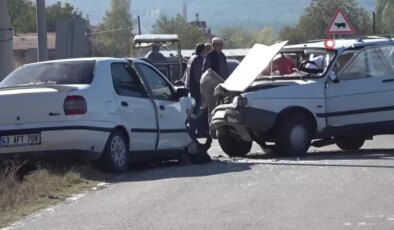 Tavşanlı’da İki Otomobil Kafa Kafaya Çarpıştı: 4 Yaralı