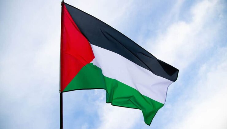 Gazzeli Kadınlar, İsrail Barbarlığına Karşı Direnişin ve Umudun Simgesi Oldu