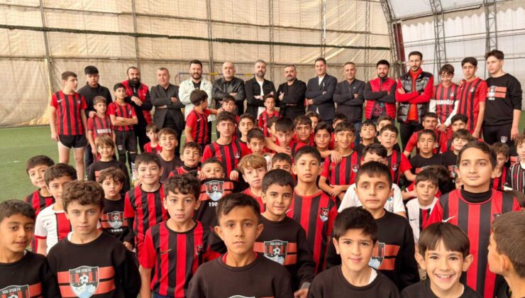 Vanspor Başkanı Temel: “Altyapıya Ağırlık Vereceğiz, Bölgenin Umudu Gençlerimiz”