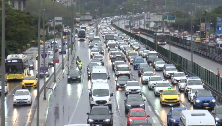 İstanbul’da Haftanın İlk İş Gününde Trafik Yoğunluğu Yüzde 80’e Ulaştı
