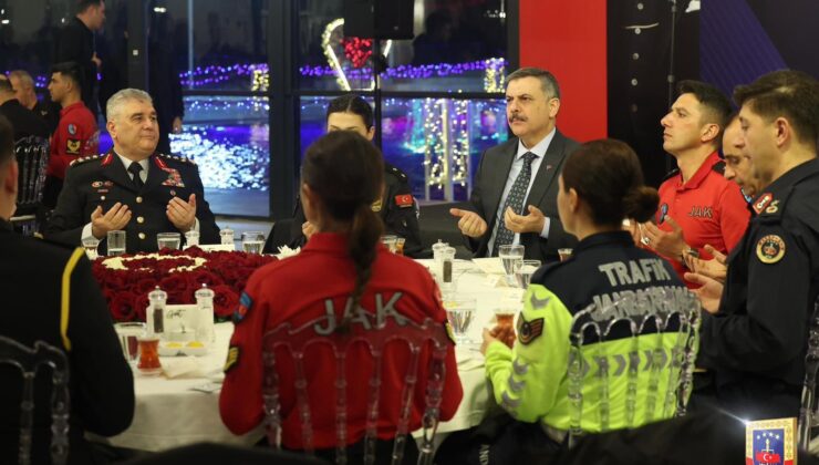 İçişleri Bakanı Çiftçi ve Jandarma Genel Komutanı Çardakcı İftar Programında Personelle Buluştu