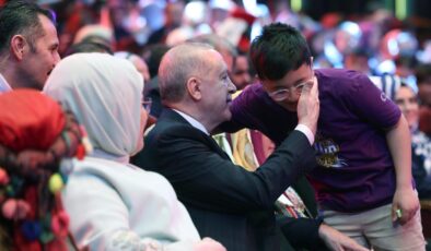 Cumhurbaşkanı Erdoğan’dan Çocuklara Dijital Dünya Uyarısı: “Her Bilgi Doğru Değil”