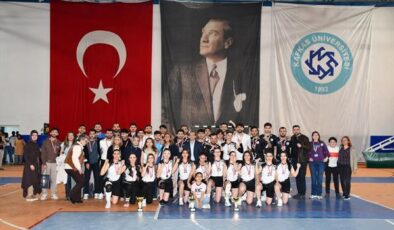 Kafkas Üniversitesi Geleneksel Spor Şenliği, ödül töreniyle taçlandırıldı