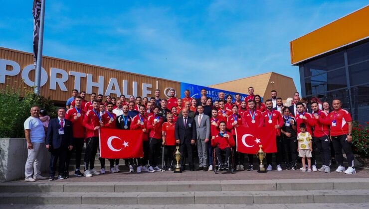 Bakan Bak’tan Karate Milli Takımı’na Tebrik Mesajı: “Ay-Yıldızlı Bayrağımızı Gururla Temsil Ettiler”