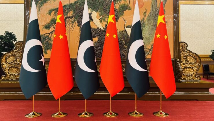 Çin Devlet Başkanı Şi Cinping, Pakistan Başbakanı Şahbaz Şerif’i Pekin’de Kabul Etti