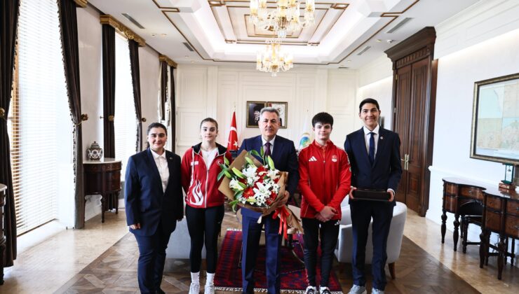 İzmir Valisi Süleyman Elban Genç Sporcuları Makamında Kabul Etti