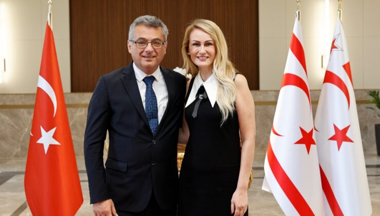 KKTC Cumhurbaşkanı Erhürman Ve Eşi Vatandaşlarla Bayramlaştı: Birlik Ve Beraberlik Mesajları Ön Plana Çıktı