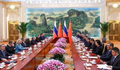 Rusya Devlet Başkanı Putin Çin’de Resmi Törenle Karşılandı