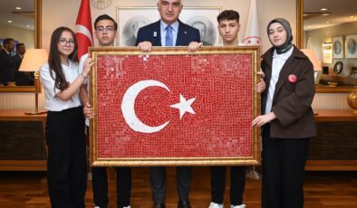 Kültür ve Turizm Bakanı Ersoy Genç Sanatçıları Ağırladı