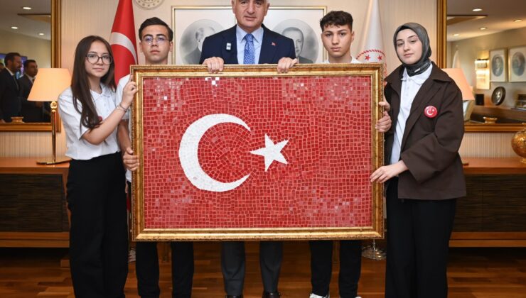 Kültür ve Turizm Bakanı Ersoy Genç Sanatçıları Ağırladı