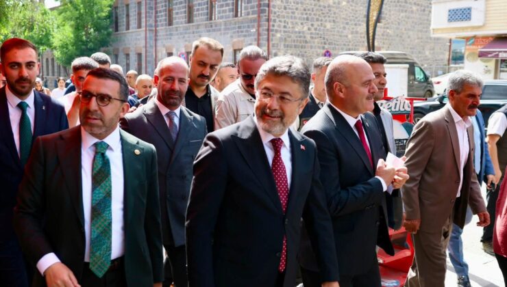 Tarım ve Orman Bakanı İbrahim Yumaklı, Kars’ta Esnafla Buluştu